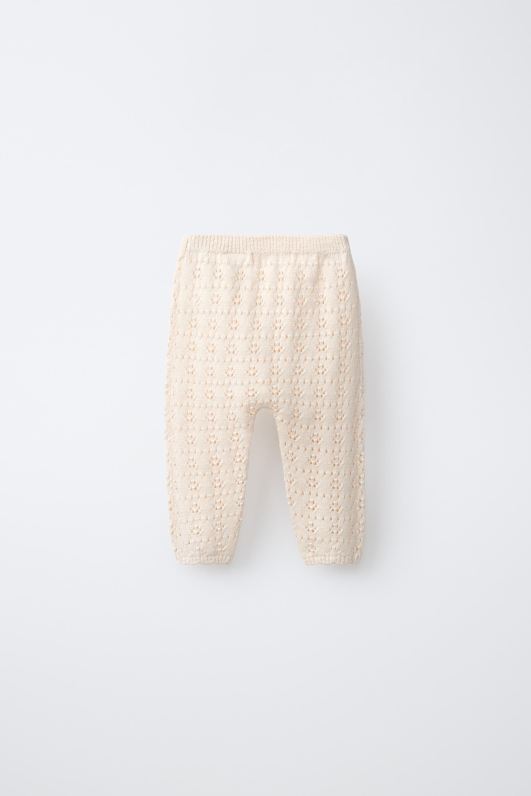 PANTALON EN MAILLE AJOURÉE FLEURS BRODÉES